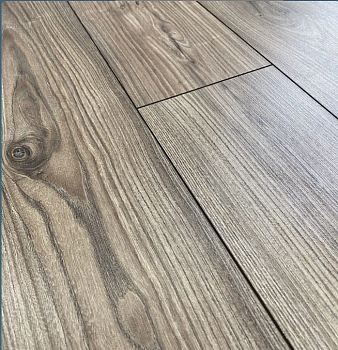 Ламинат Strong Дуб Леро *34 (1380*190*8) (8шт-2,098м2) с фаской