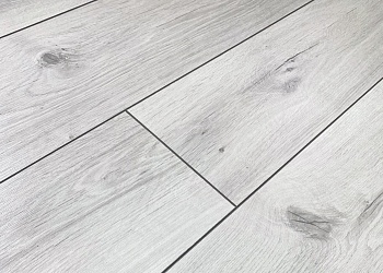 Ламинат Romantica Дуб Альбасет *33 (1380*190*8) (8шт-2,098м2) с фаской